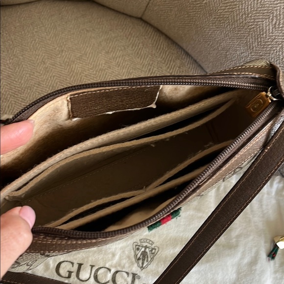 Gucci GG Supreme Crossbody Bag - Picture 11 of 17
